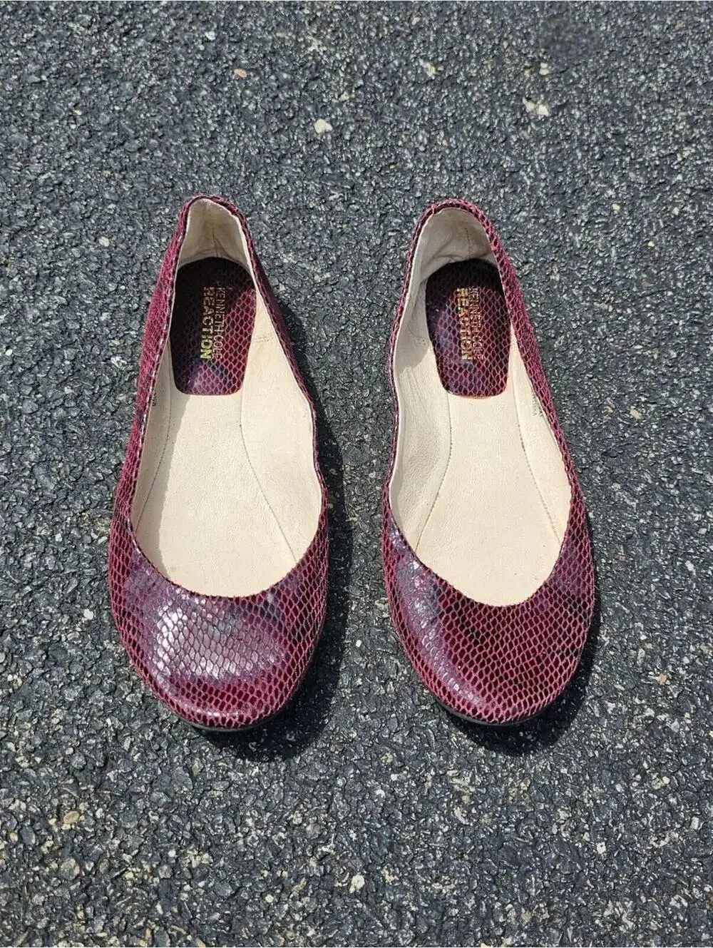 Kenneth Cole REACTION Red Snakeskin Y2K Leather Flats - sz 6